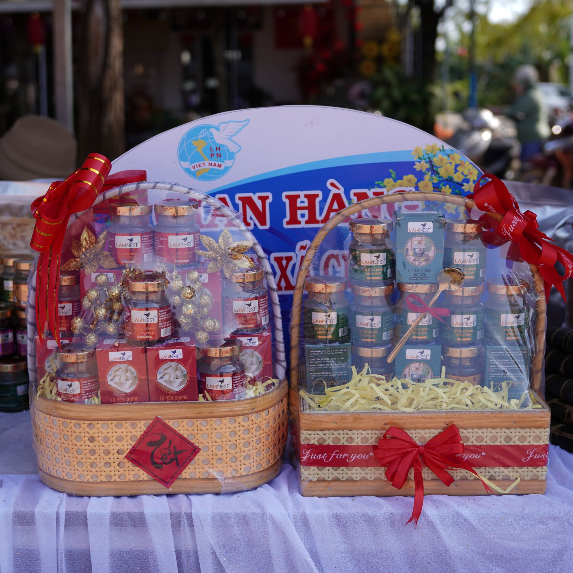 Set quà tặng yến hủ chưng sẵn Lamnest